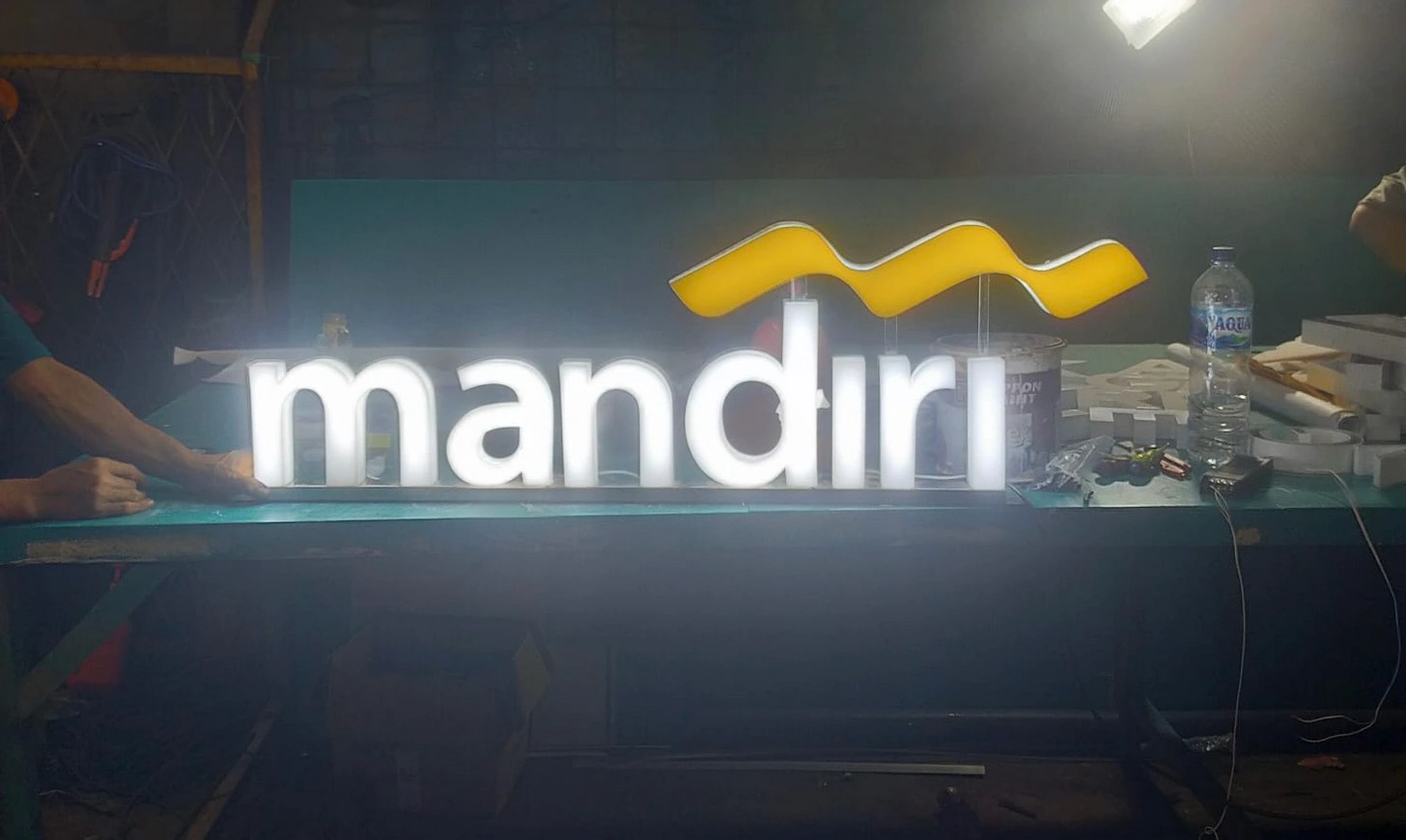 Desain Huruf Timbul yang Sedang Populer