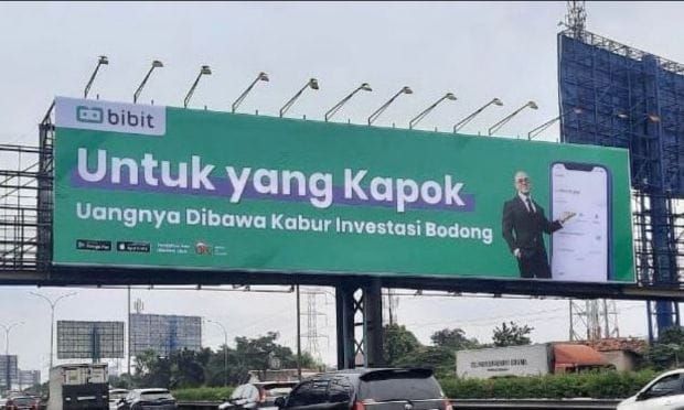 Contoh Iklan Billboard
