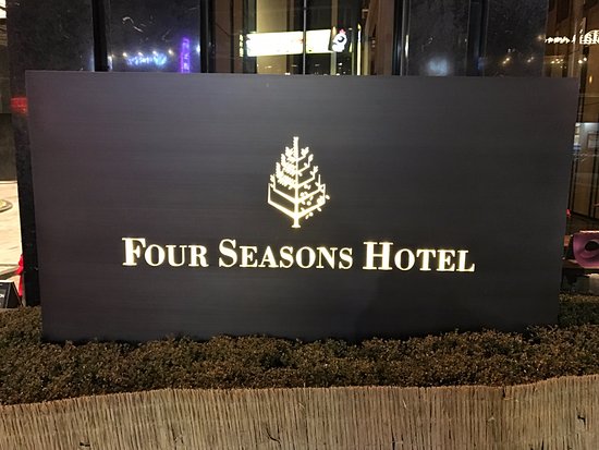 Signage Hotel 1